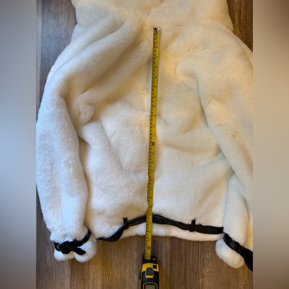 The Akira Label Montego white Faux Fur Biker Jacket Women’s Small NEW - Picture 15 of 16